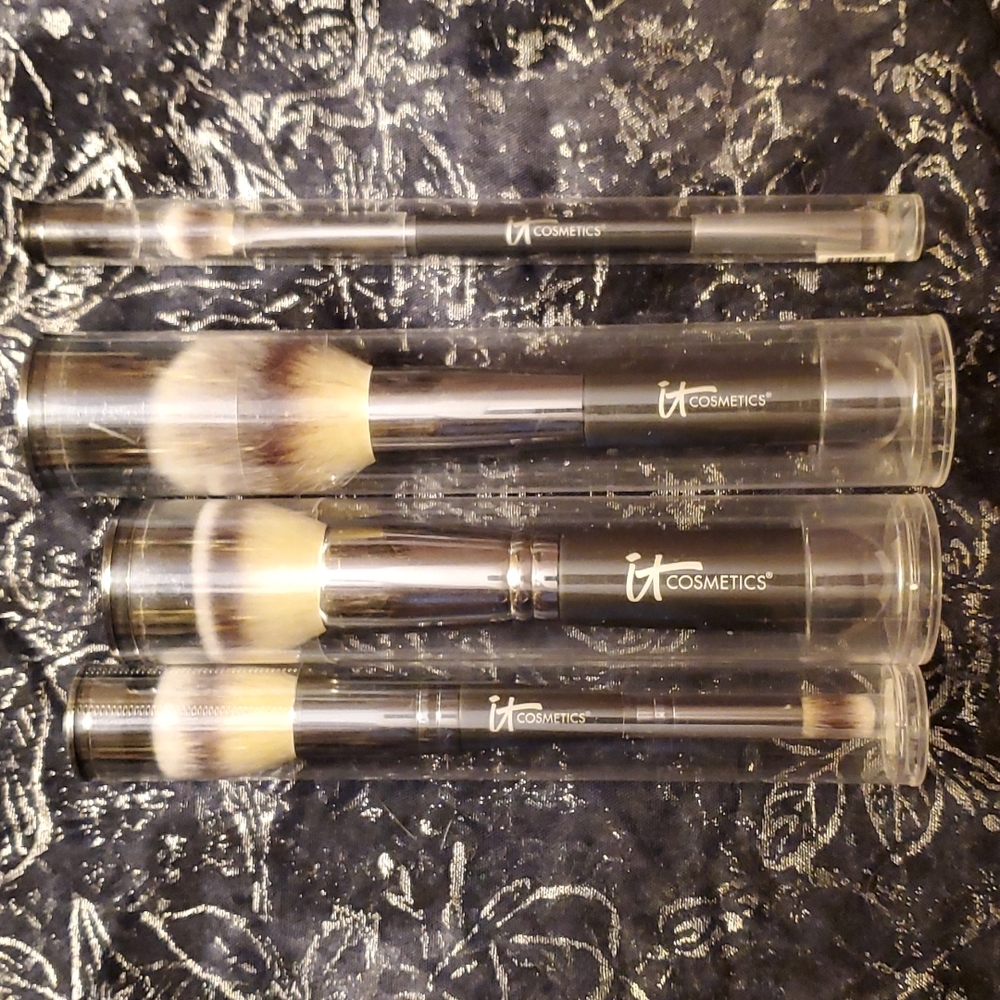 4pc It Cosmetics Makeup Brush Set NEW & SEALED